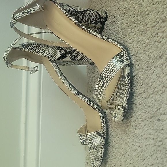 Size 8 snake print heels - Picture 1 of 5